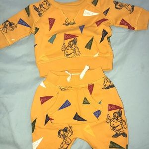 Gap sweatsuit Disney Snow White 7 dwarfs